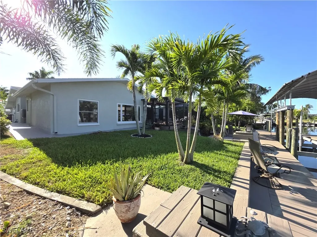 5208 SW 2nd Place Cape Coral FL 33914