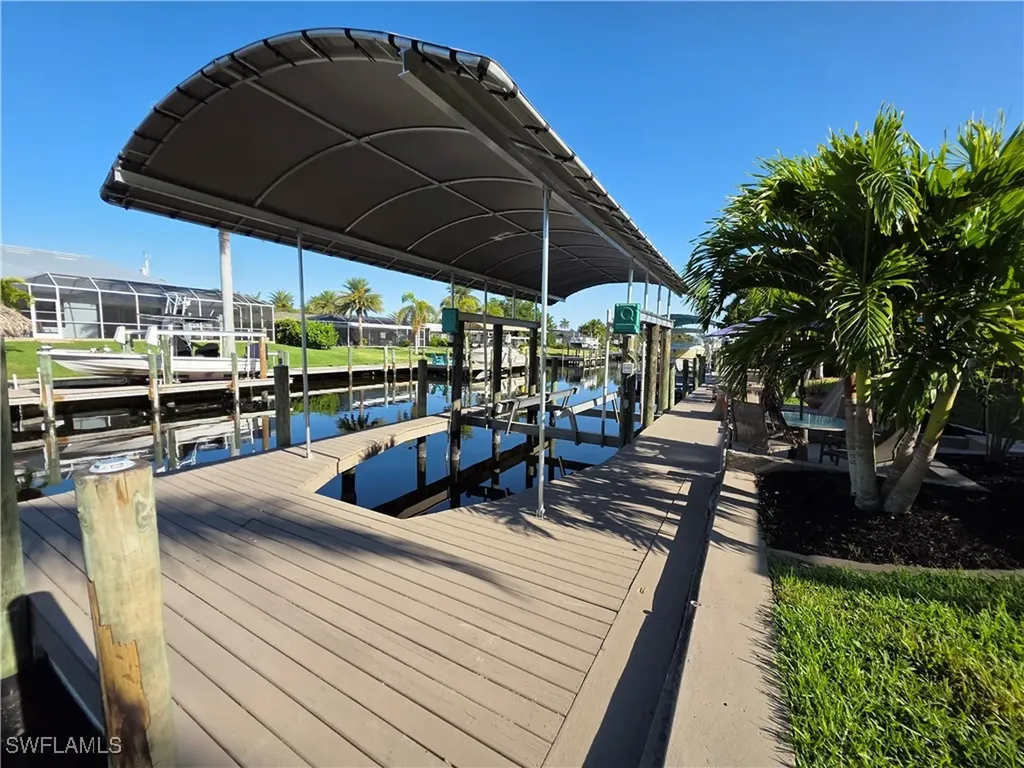 5208 SW 2nd Place Cape Coral FL 33914