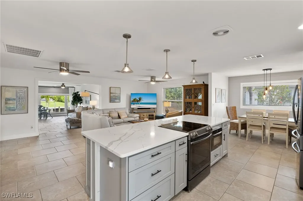 5208 SW 2nd Place Cape Coral FL 33914