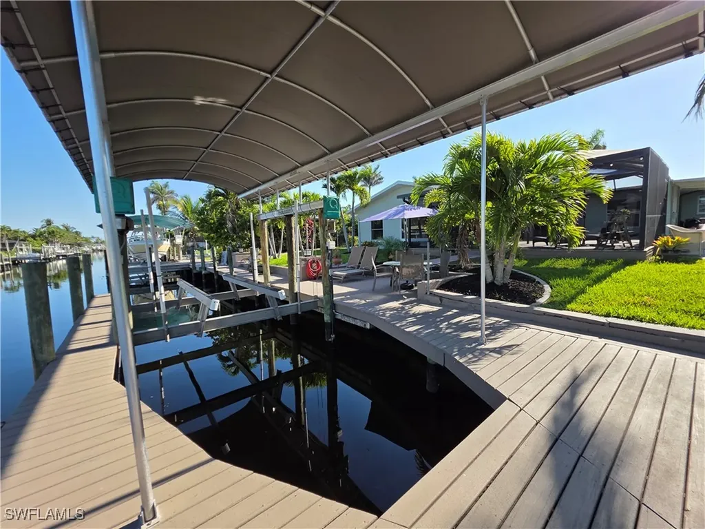 5208 SW 2nd Place Cape Coral FL 33914