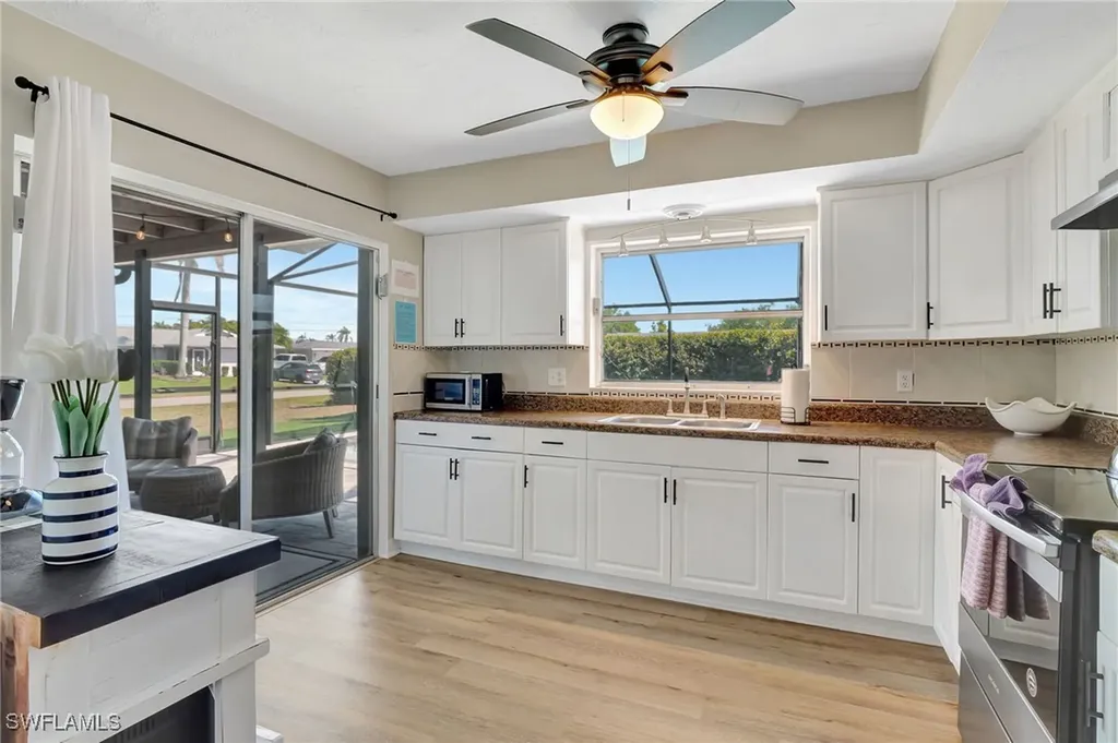 928 SE 30th Lane Cape Coral FL 33904