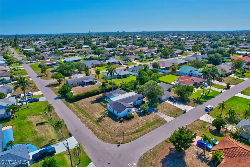 928 SE 30th Lane Cape Coral FL 33904