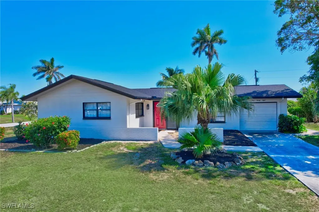 928 SE 30th Lane Cape Coral FL 33904