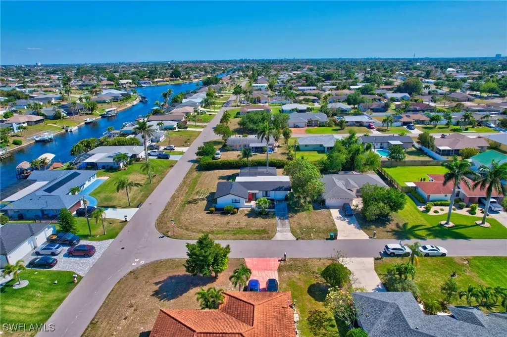 928 SE 30th Lane Cape Coral FL 33904