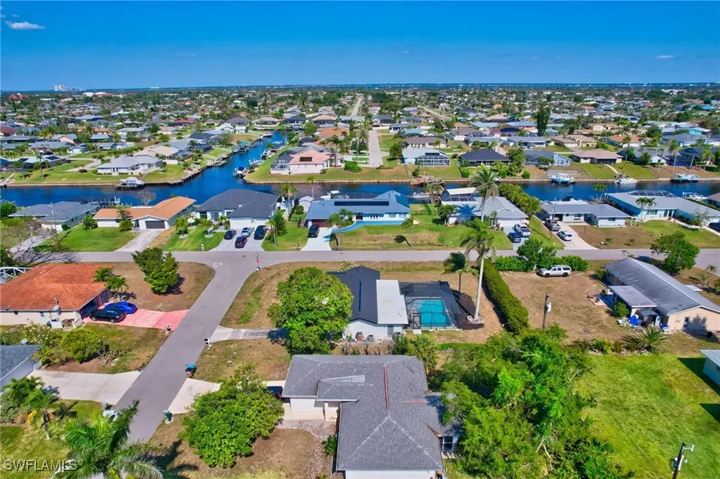 928 SE 30th Lane Cape Coral FL 33904
