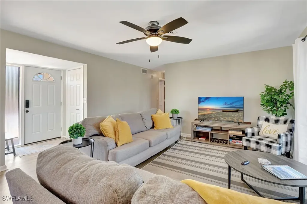928 SE 30th Lane Cape Coral FL 33904