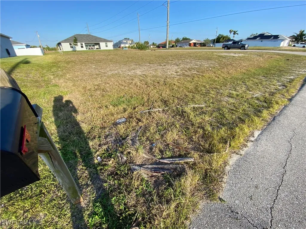 2710 NE 6th Place Cape Coral FL 33909