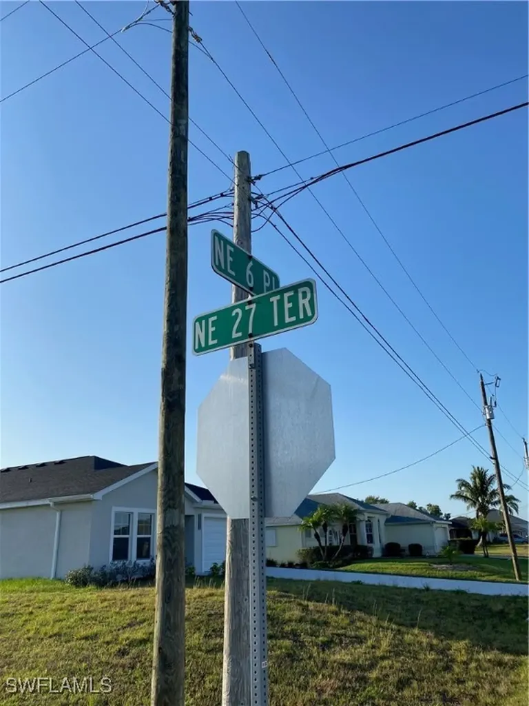 2710 NE 6th Place Cape Coral FL 33909