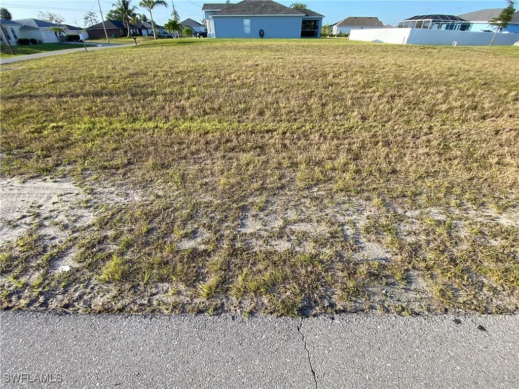 2710 NE 6th Place Cape Coral FL 33909