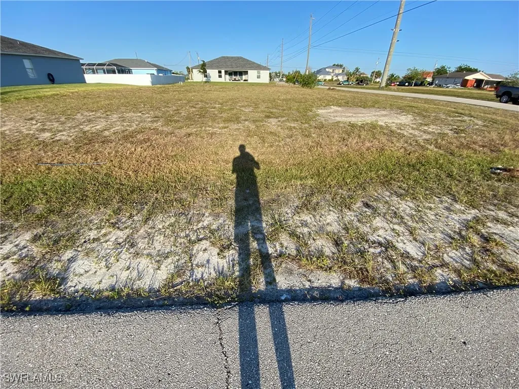 2710 NE 6th Place Cape Coral FL 33909