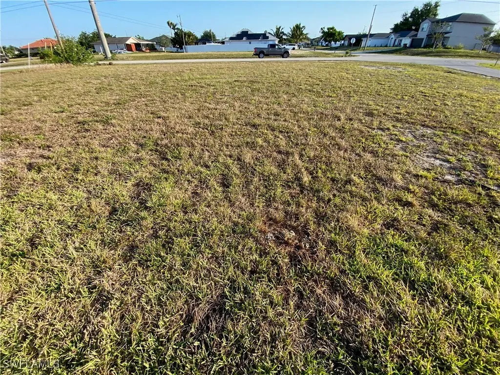 2710 NE 6th Place Cape Coral FL 33909