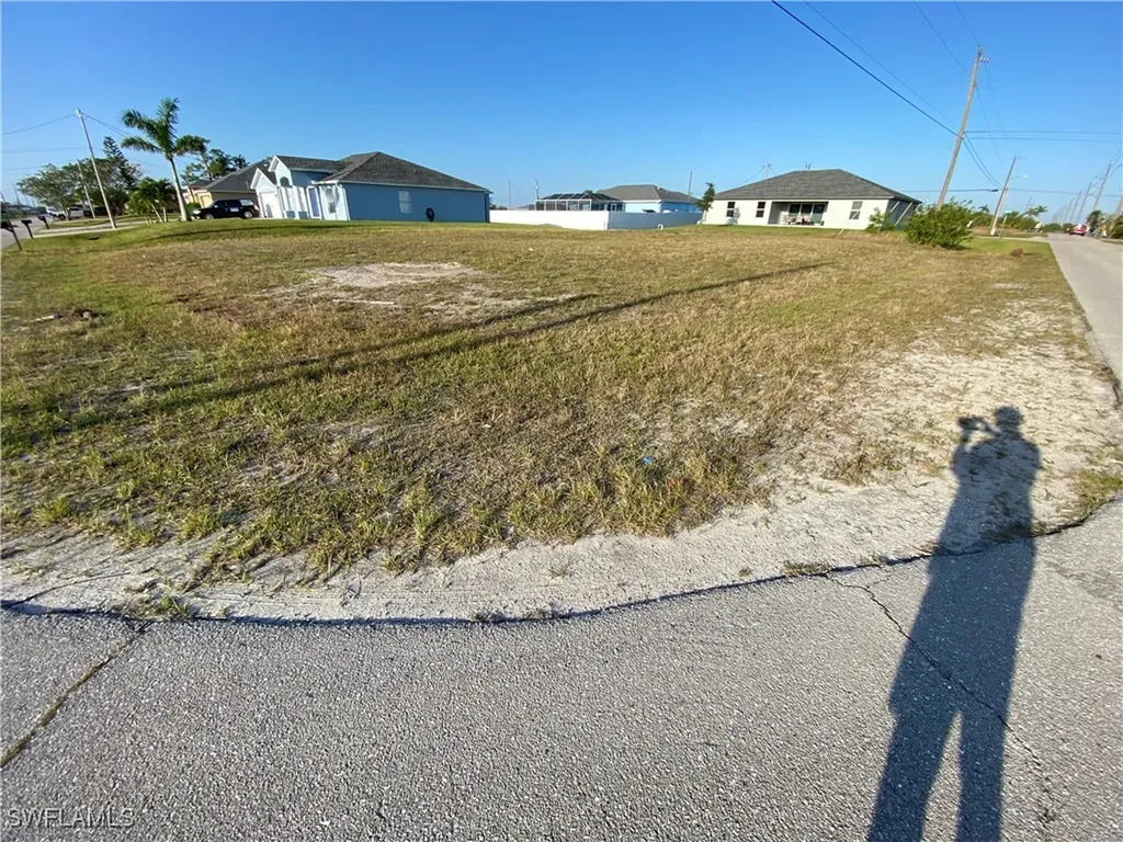 2710 NE 6th Place Cape Coral FL 33909