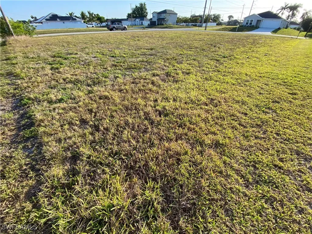 2710 NE 6th Place Cape Coral FL 33909