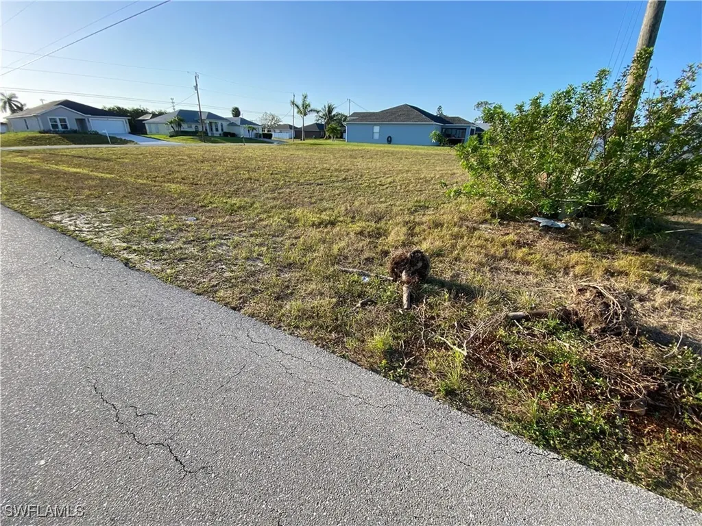 2710 NE 6th Place Cape Coral FL 33909