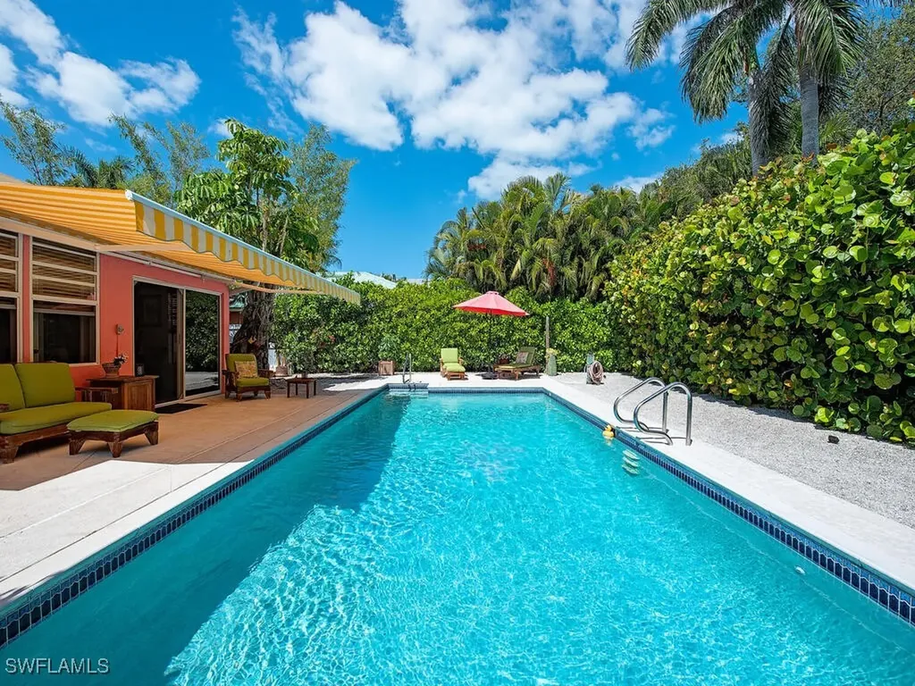 Naples FL, 1055 8TH Avenue N