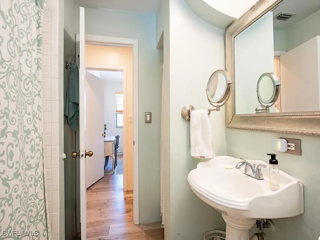 1055 8th Avenue N Naples FL 34102