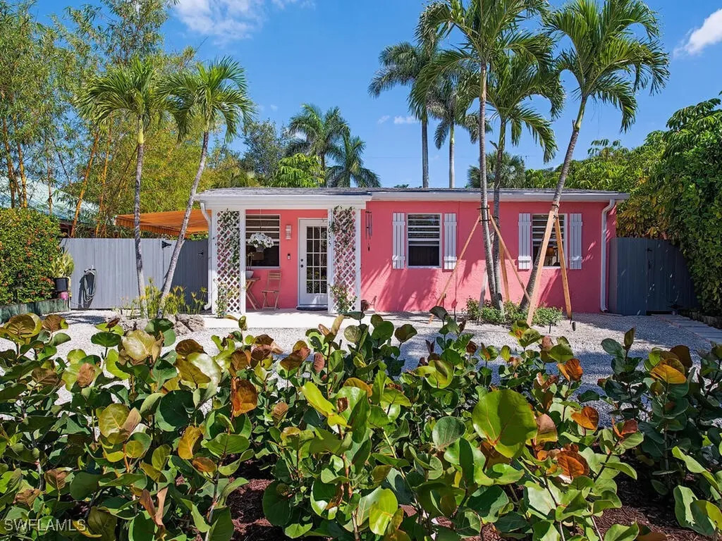 1055 8th Avenue N Naples FL 34102