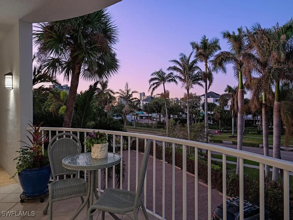 400 Park Shore Drive Naples FL 34103