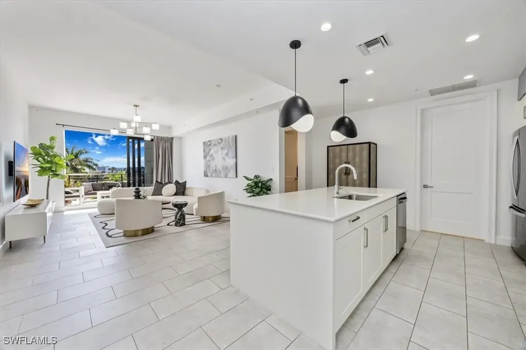 1111 Central Avenue Naples FL 34102