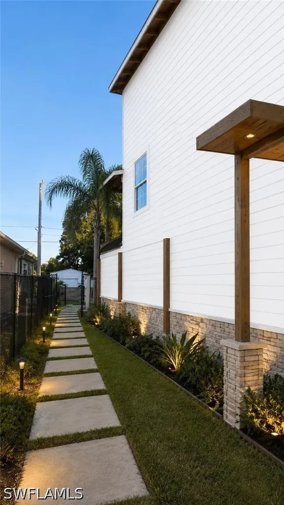 2129 Davis Boulevard Fort Myers FL 33905
