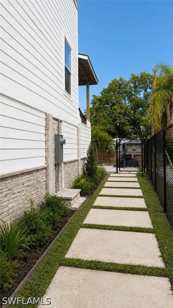 2129 Davis Boulevard Fort Myers FL 33905