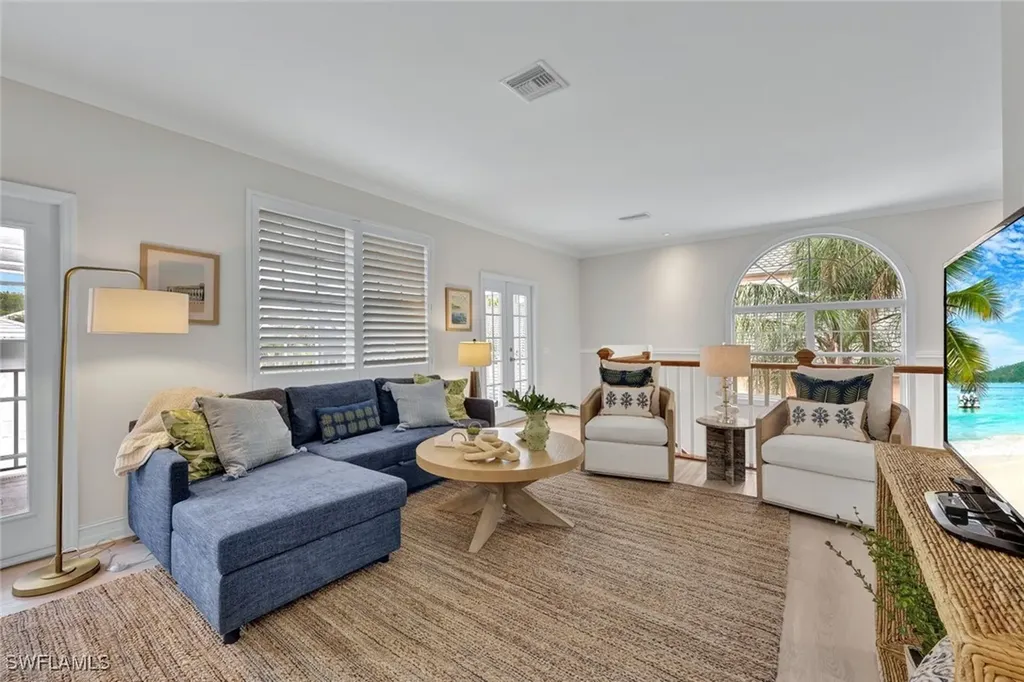255 2nd Avenue N Naples FL 34102