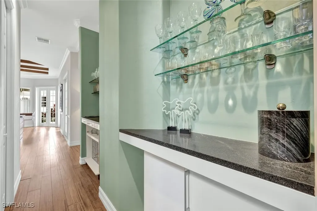 255 2nd Avenue N Naples FL 34102