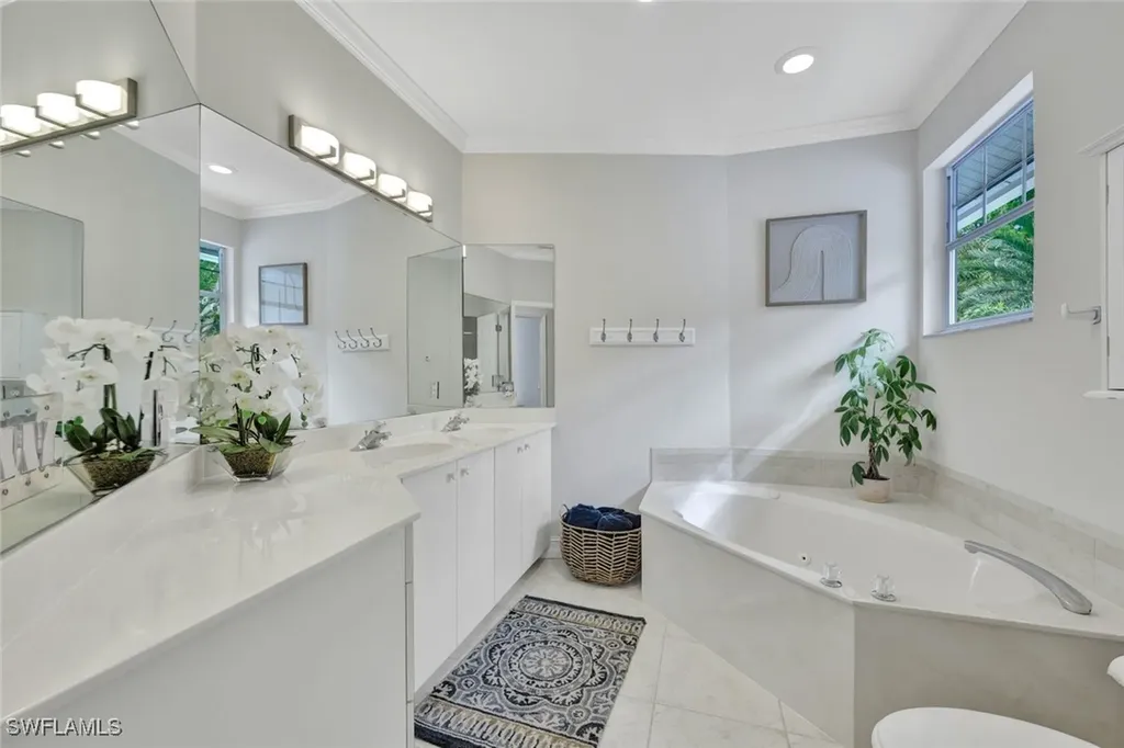 255 2nd Avenue N Naples FL 34102