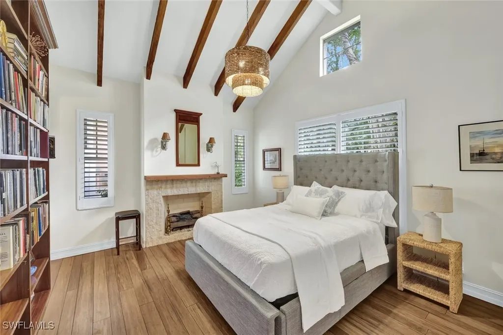 255 2nd Avenue N Naples FL 34102
