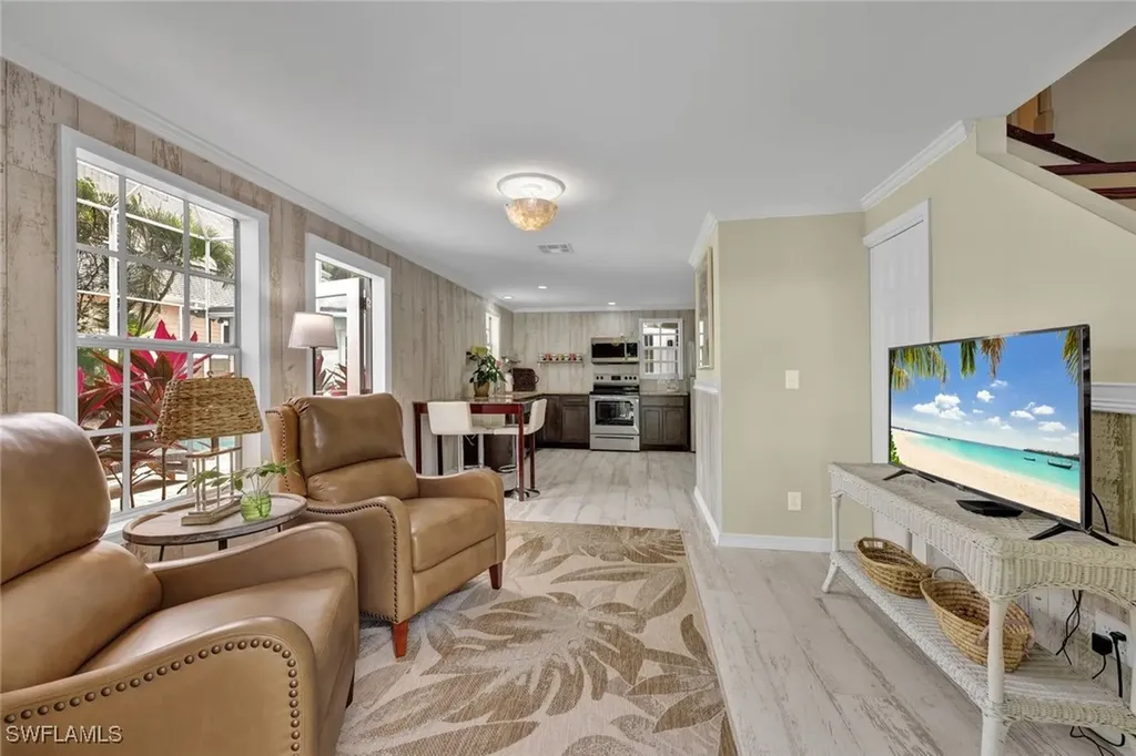 255 2nd Avenue N Naples FL 34102