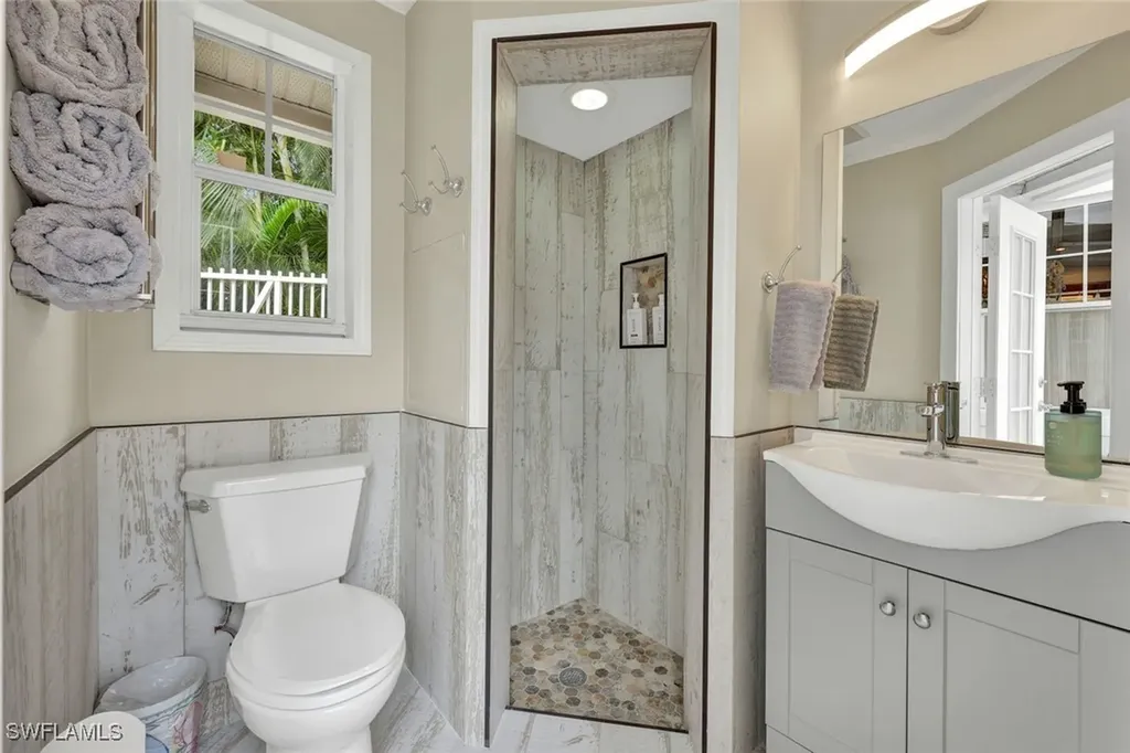 255 2nd Avenue N Naples FL 34102