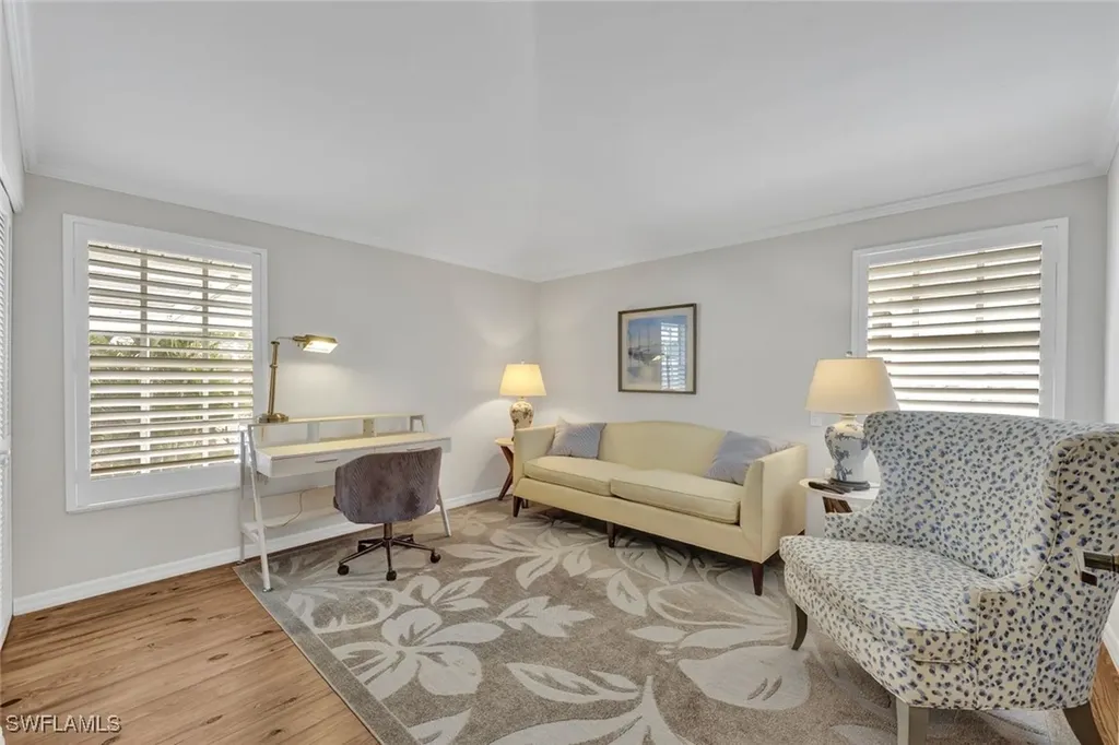 255 2nd Avenue N Naples FL 34102