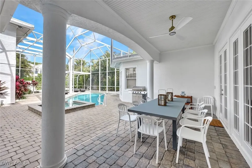 255 2nd Avenue N Naples FL 34102