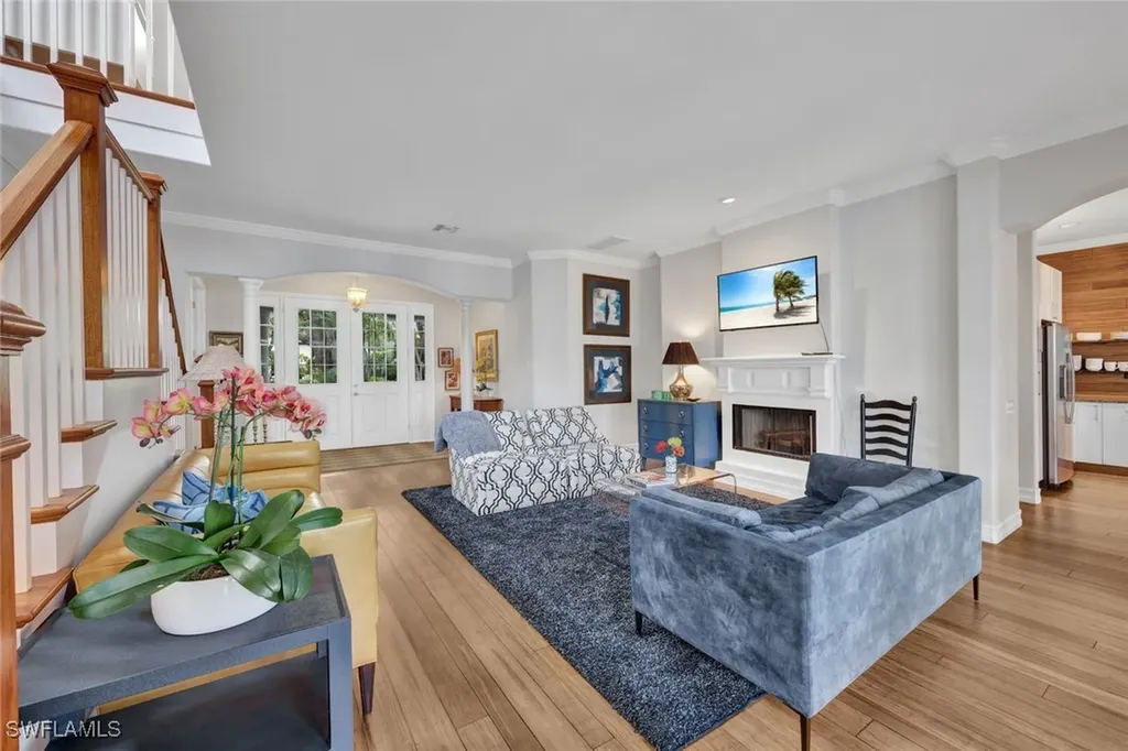 255 2nd Avenue N Naples FL 34102