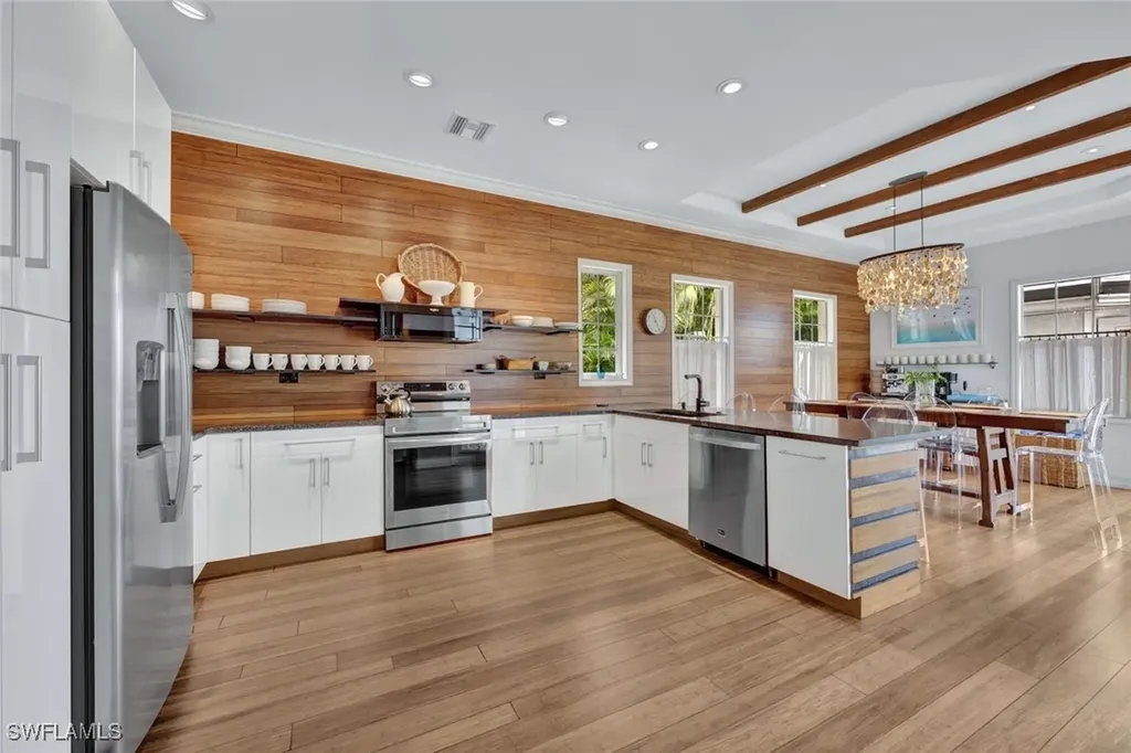 255 2nd Avenue N Naples FL 34102