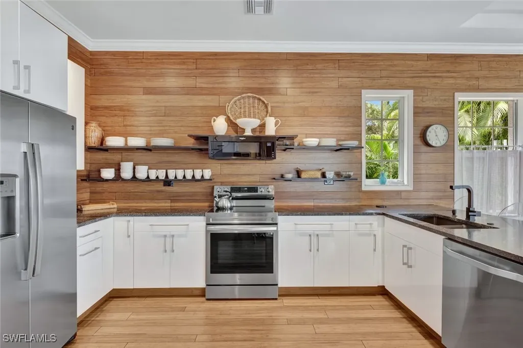 255 2nd Avenue N Naples FL 34102