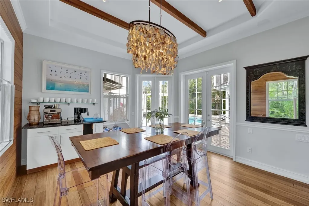 255 2nd Avenue N Naples FL 34102