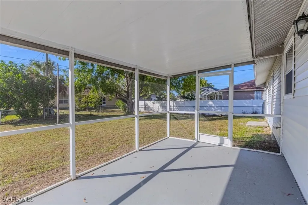 814 SW 10th Place Cape Coral FL 33991