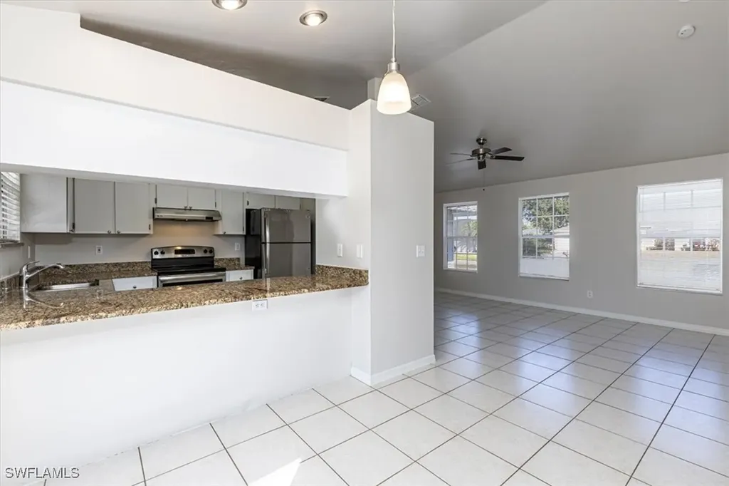 814 SW 10th Place Cape Coral FL 33991