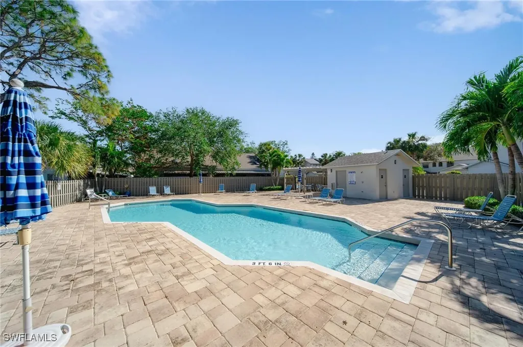 820 Meadowland Drive Naples FL 34108