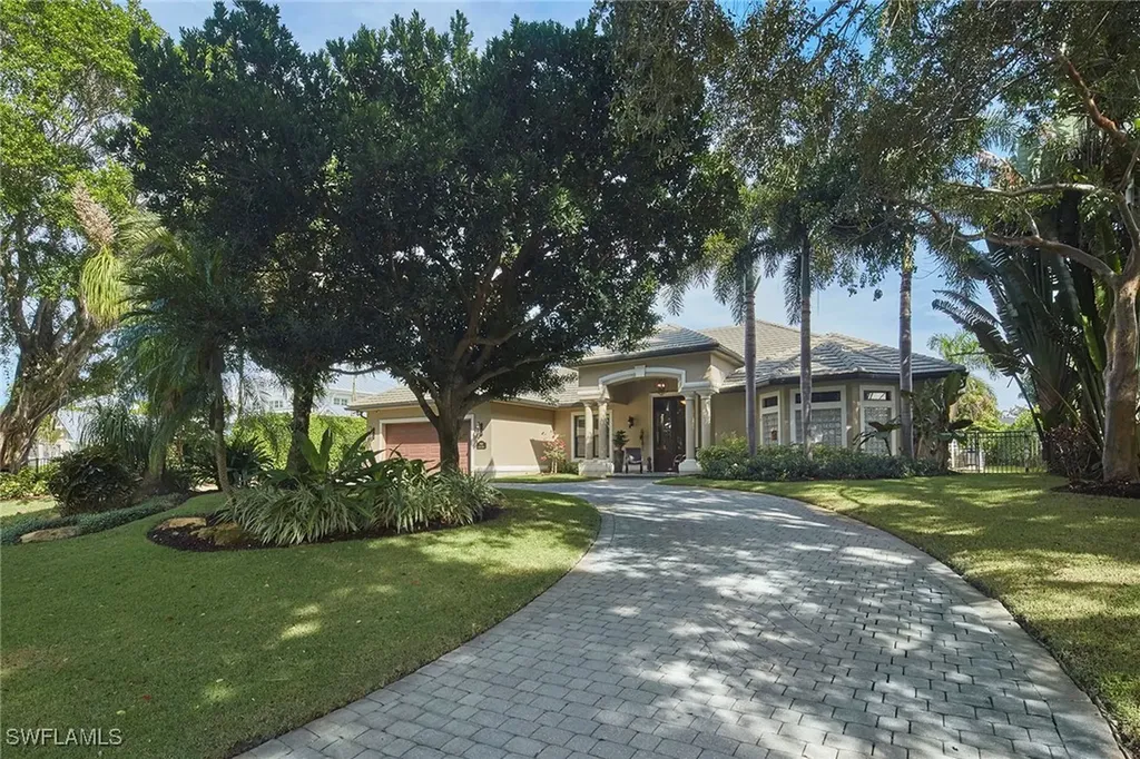 1900 Tiller Terrace Naples FL 34102