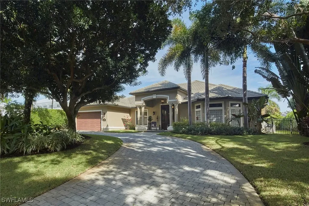 1900 Tiller Terrace Naples FL 34102