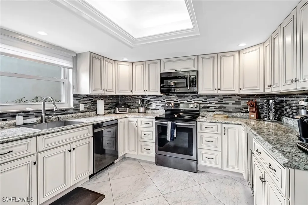 185 Cypress Way E Naples FL 34110