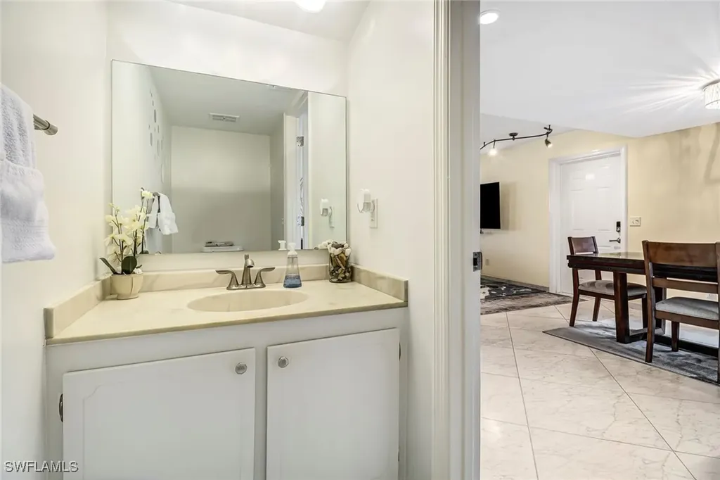 185 Cypress Way E Naples FL 34110