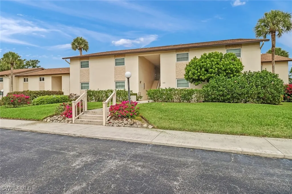 185 Cypress Way E Naples FL 34110