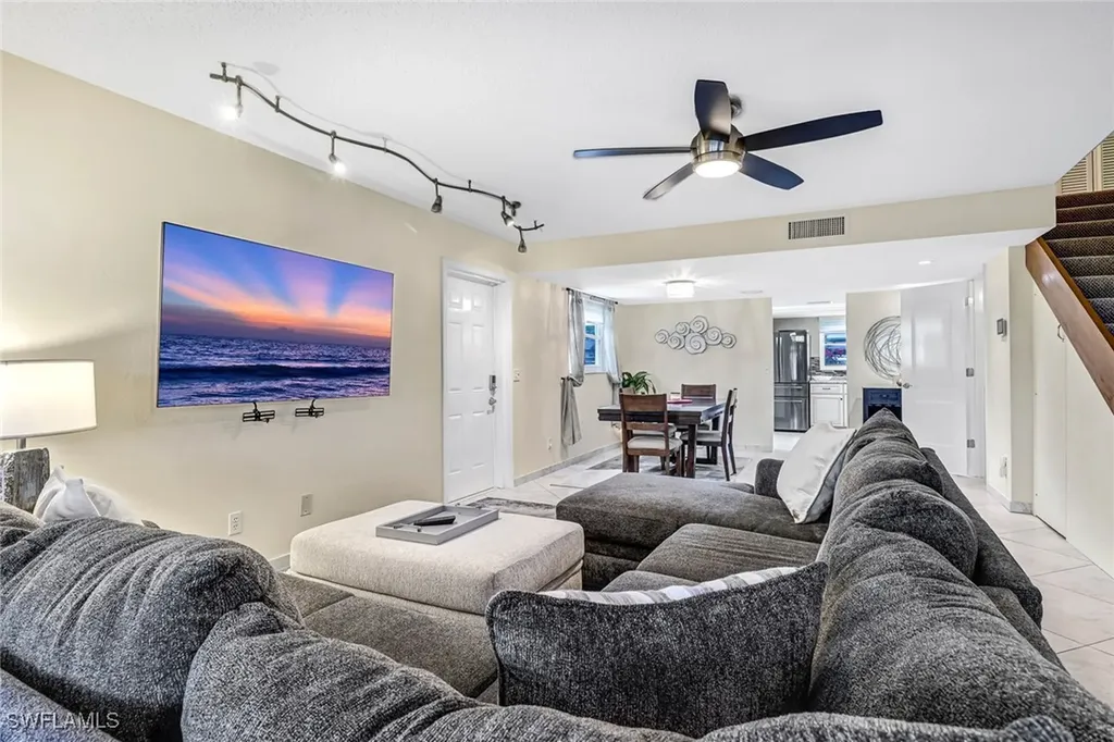 185 Cypress Way E Naples FL 34110