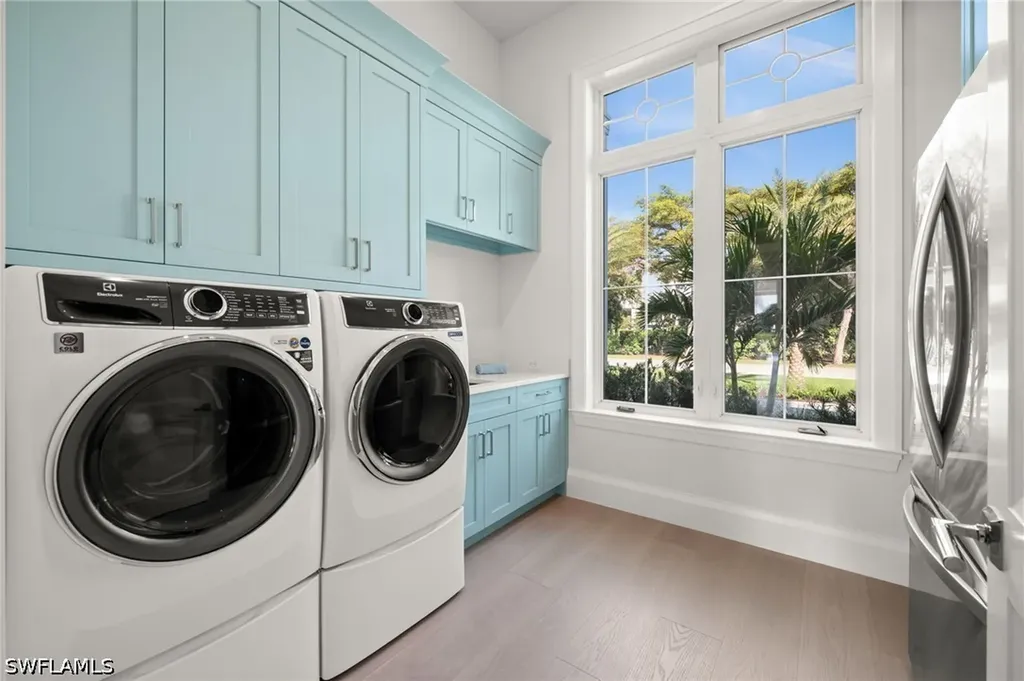 809 Wedge Drive Naples FL 34103