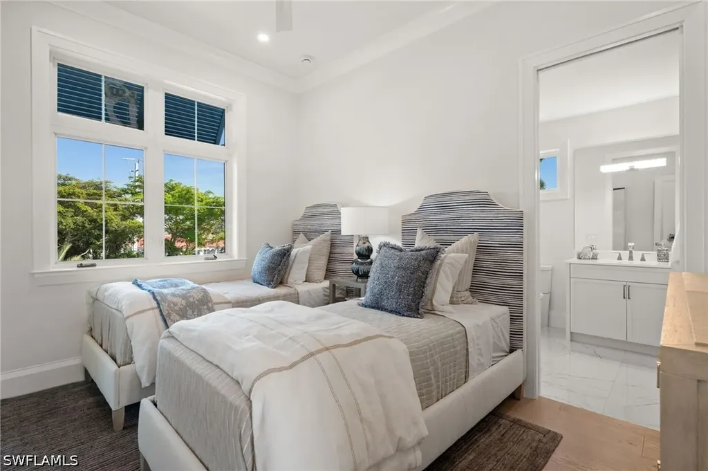 809 Wedge Drive Naples FL 34103