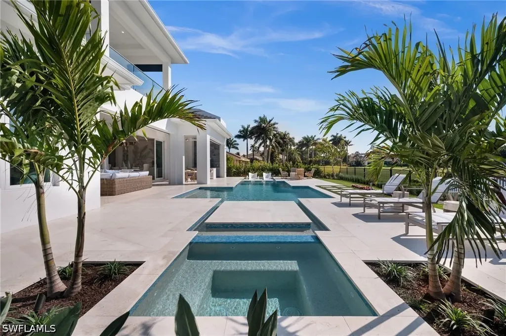 809 Wedge Drive Naples FL 34103
