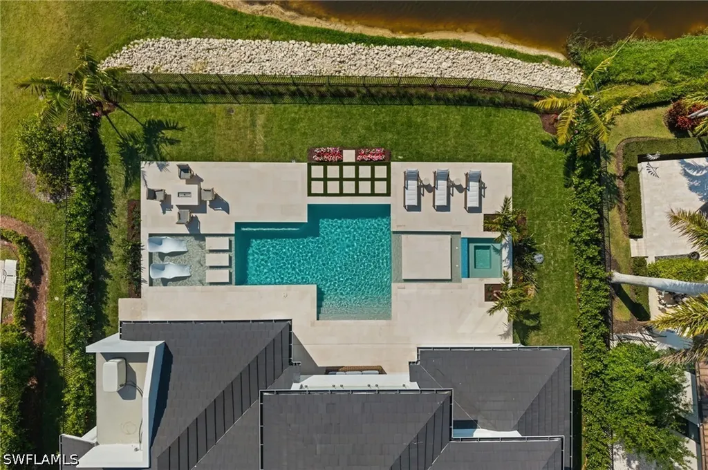 809 Wedge Drive Naples FL 34103